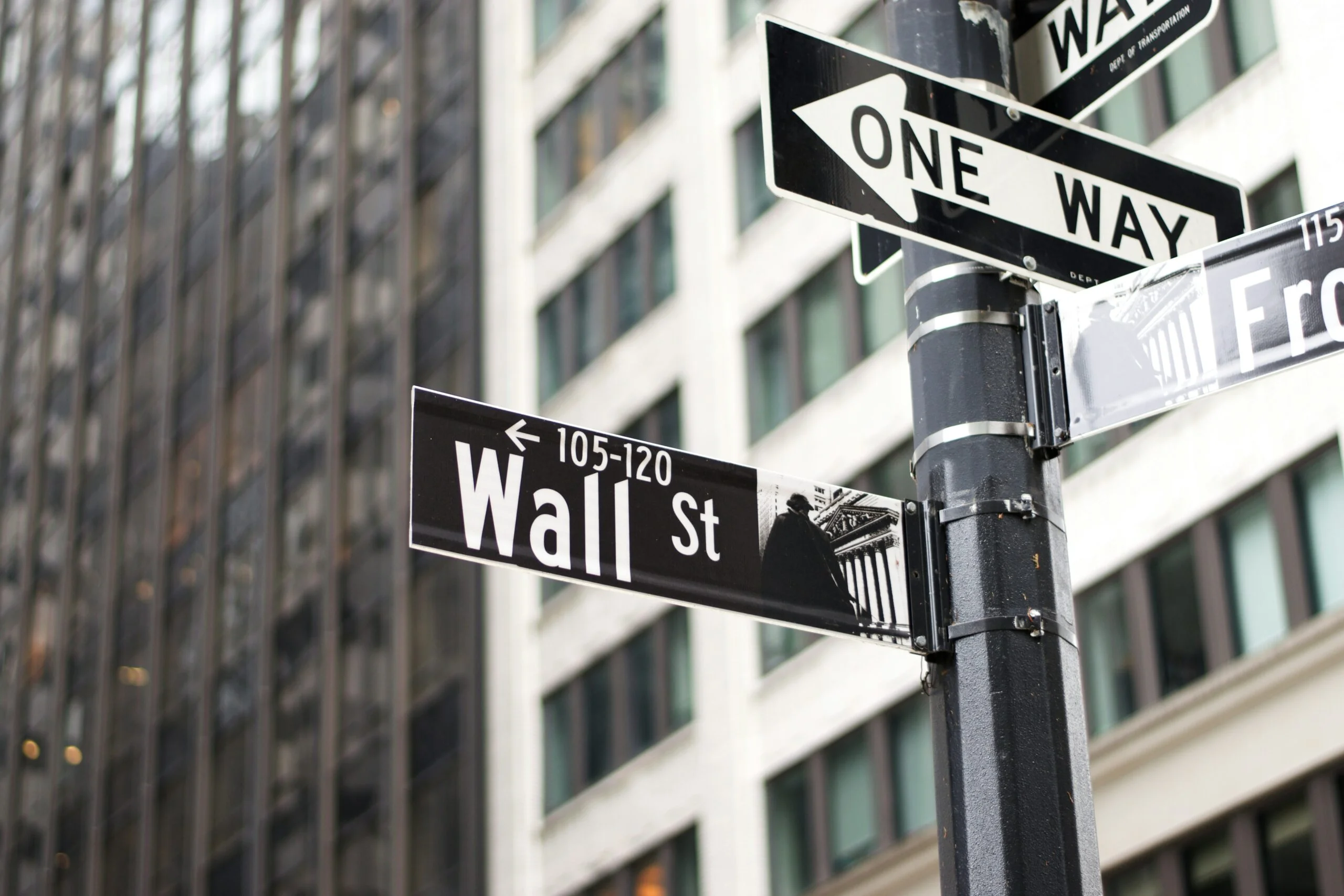 Markets Pause Rally Amid Overheated Signals and Bond Market Jitters